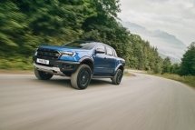 2018_FORD_RANGER_RAPTOR_WILDTRAK_Shot29_34FrontDynamic_Tarmac_05