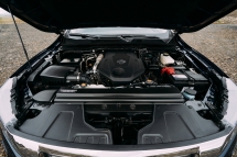 Nissan Navara Double Cab_Blue_Iceland_Engine-1200x800