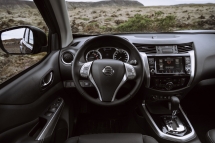 Nissan Navara Double Cab_Blue_Iceland_Interior 2-1200x800